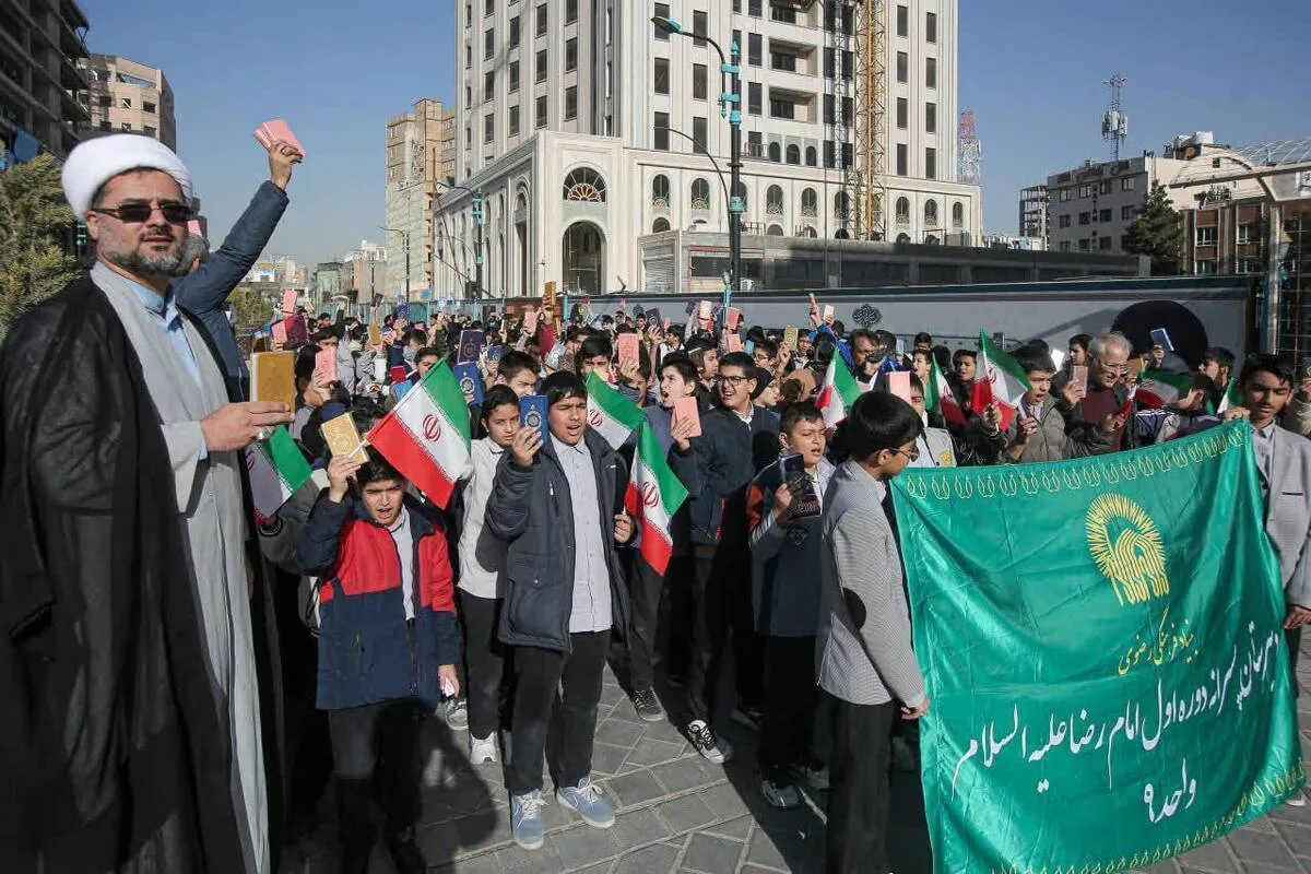 برنامه «در مسیر بهشت» ویژه نوجوانان پسر در حرم مطهر امام رضا(ع) برگزار می‌شود