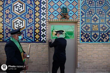 تعویض پرچم گنبد و پوش ضریح مطهر حرم رضوی همزمان با سوم ربیع الاول