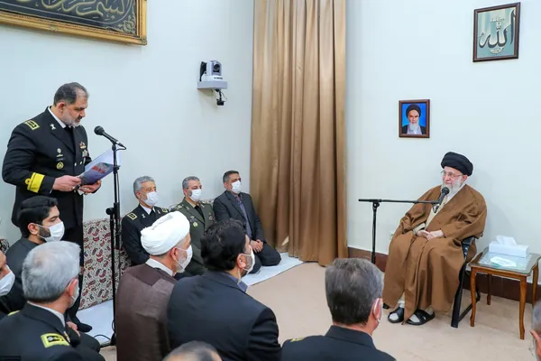 دیدار فرماندهان نیروی دریایی ارتش با مقام معظم رهبری | حضرت آیت‌الله خامنه‌ای: نیروی دریایی ارتش؛ ظرفیت بزرگ نظام و کشور است