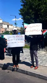حرکت زائران از صحن‌های مختلف حرم مطهر رضوی به سمت باب‌الجواد(ع) و محل آغاز راهپیمایی ضد رژیم صهیونیستی