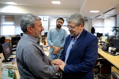 حضور شهردار مشهد در روزنامه شهرآرا به مناسبت روز خبرنگار