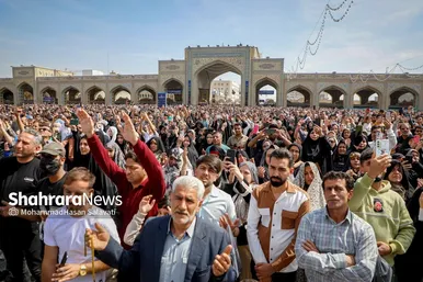 گزارش تصویری | لحظه تحویل سال در حرم مطهر امام رضا (ع)