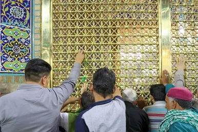  چراغانی حرم مطهر رضوی به مناسبت دهه کرامت