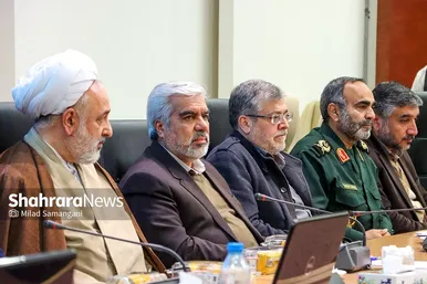 حضور مسئولان استان خراسان‌رضوی پای صندوق‌های رای