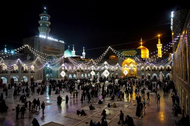 چراغانی حرم مطهر امام رضا (ع) به مناسبت مبعث پیامبر (ص)
