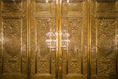 غبارروبی مضجع منور امام رضا(ع)