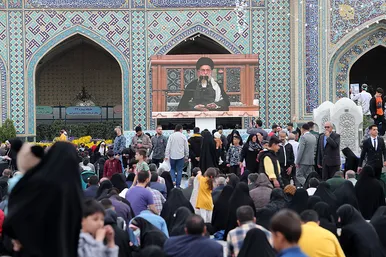 حال و هوای حرم مطهر رضوی در زمان سخنرانی نوروزی مقام معظم رهبری