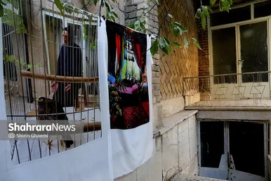 بازخوانی زندگی در قاب‌های یک خانه قدیمی | نگاهی به نمایشگاه عکس «دل و دیوار» در مشهد