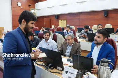 عکس‌هایی از دور دوم انتخابات ریاست جمهوری در مشهد (۵)