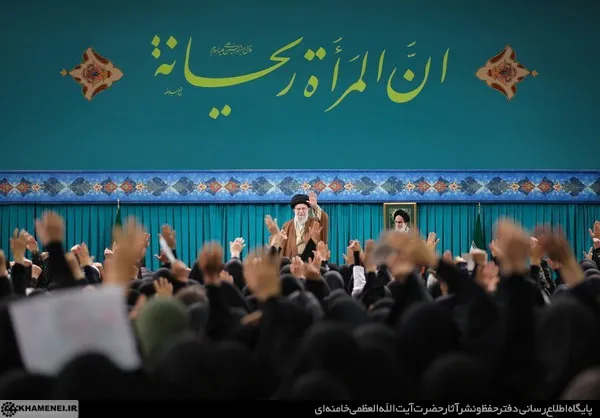 رهبر معظم انقلاب در دیدار با هزاران نفر از زنان و دختران: رویکرد غرب به زن در دو عامل سودجویی و لذت‌جویی خلاصه می‌شود + فیلم