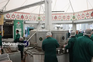 میزبانی قائم‌شهری‌ها از زائران رضوی در چایخانه امام رضا (ع)