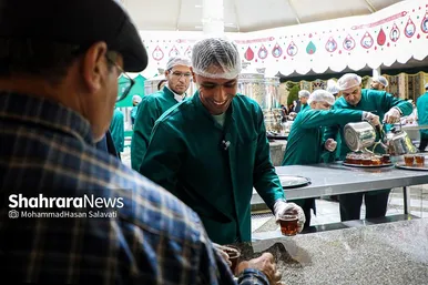 عرض ارادت قهرمانان ورزش ایران در حرم مطهر رضوی