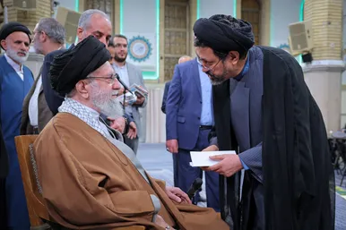 دیدار جمعی از شاعران و اهالی فرهنگ و ادب فارسی با رهبر انقلاب