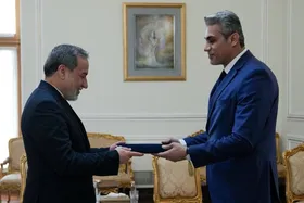 سفیر جدید عراق استوارنامه خود را تقدیم عراقچی کرد