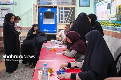 عکس‌هایی از دور دوم انتخابات ریاست جمهوری در مشهد (۵)