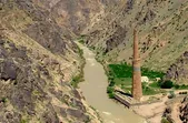 هشدارها درباره خطر فروریختن منار جام در ولایت غور افغانستان پس از وقوع سیل