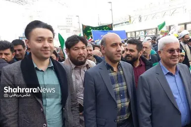 عکس‌هایی از حضور مهاجران افغانستانی در راهپیمایی ۲۲ بهمن ۱۴۰۲
