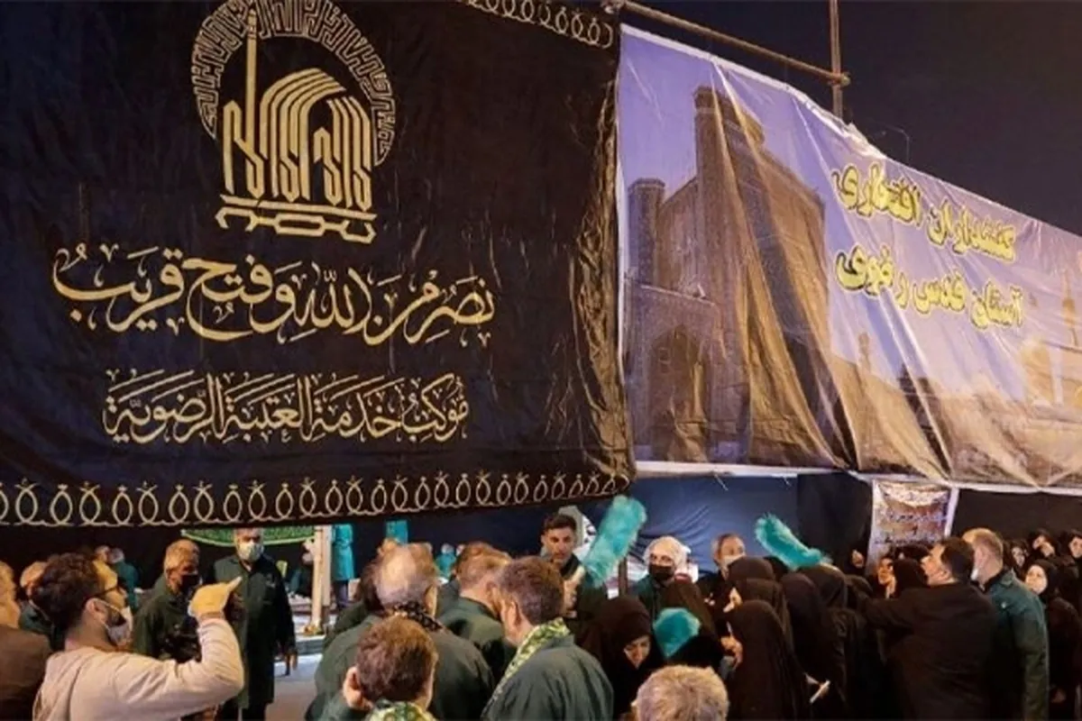 پذیرایی خادمان رضوی از زائران حضرت موسی بن جعفر(ع) در کاظمین 