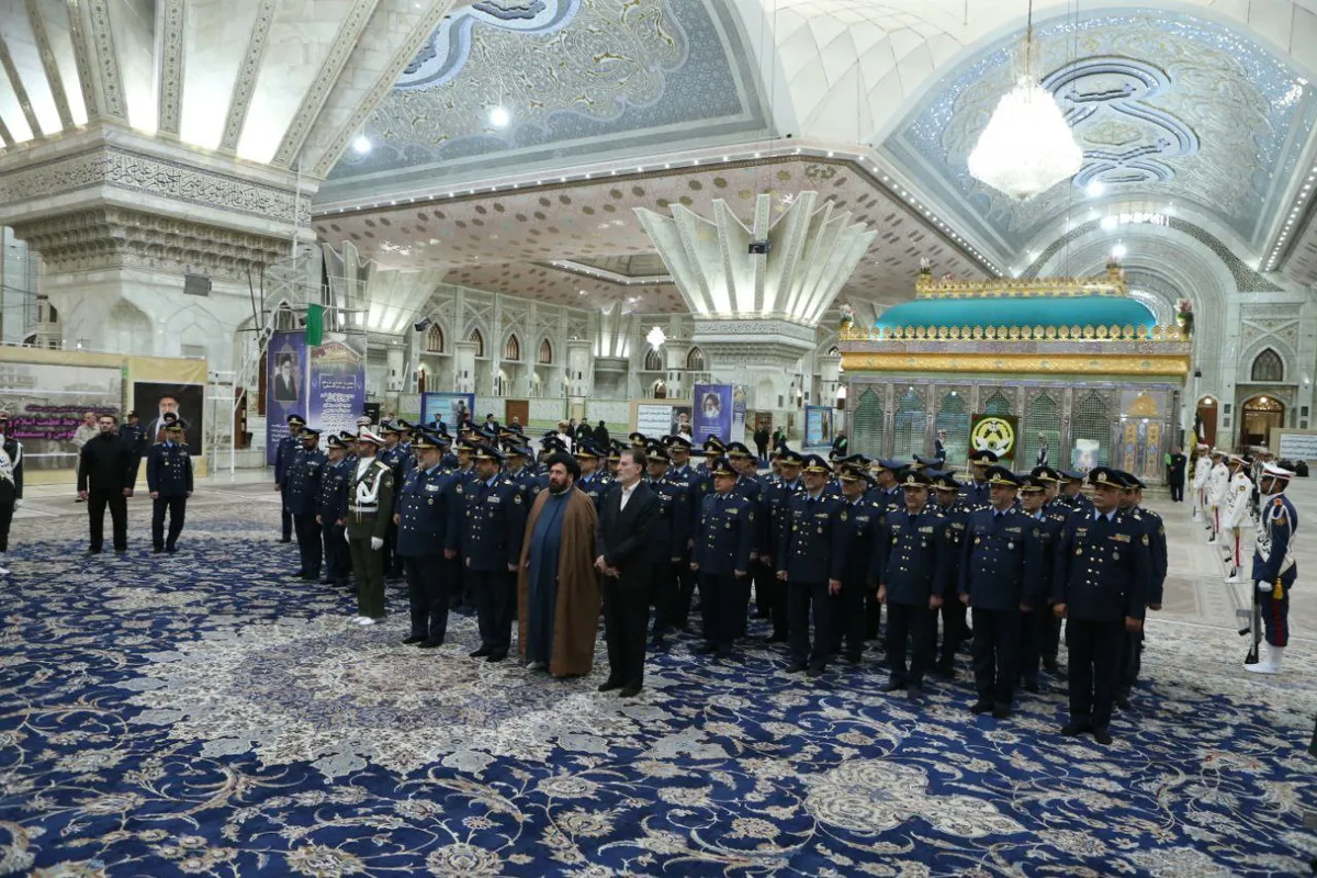 فرماندهان و کارکنان ارتش به‌مناسبت روز ارتش با آرمان‌های بنیان‌گذار انقلاب اسلامی تجدید میثاق کردند (۲۸ فروردین ۱۴۰۴)