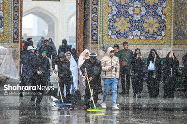 گزارش تصویری | یک روز برفی در حرم مطهر امام رضا(ع) - ۲۱ بهمن ۱۴۰۳