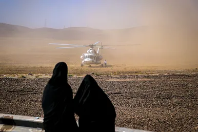 زائران پیاده در مسیر حرم مطهر رضوی