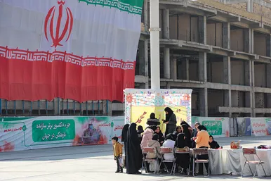 ساخت نقش‌برجسته‌های دانش‌آموزان مشهدی به مناسبت نیمه شعبان