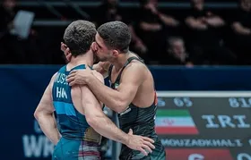 نتیجه و ویدئو کشتی رحمان عموزاد در مرحله نیمه نهایی مسابقات قهرمانی جهان بلگراد ۲۰۲۲