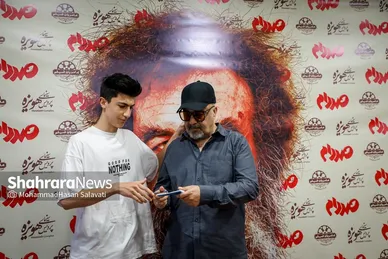 گزارش تصویری | نمایش مردمی فیلم «صددام» با حضور رضا عطاران در مشهد