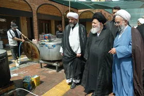 بازدید آیت&zwnj;الله علم&zwnj;الهدی از قرارگاه اطعام و اسکان هم&zwnj;محله امام رضا(ع)