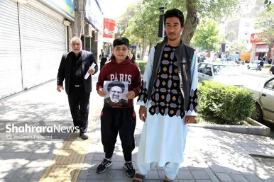 حضور مهاجران افغانستان در مراسم خاکسپاری رئیس‌جمهور شهید در مشهد