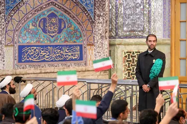 زيارت نوجوانان مشهدی به نيابت از شهداي نوجوان حادثه تروريستی شاهچراغ