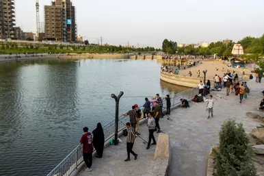 جشنواره ماهیگیری در رود پارک مشهد