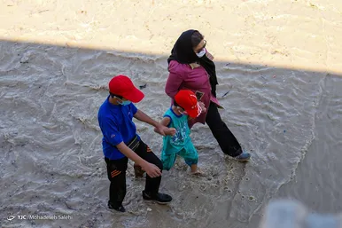 جاری شدن آب در زاینده رود