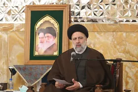 رئیس جمهور با خانواده شهدا و ایثارگران در حرم مطهر رضوی دیدار کرد + تصاویر