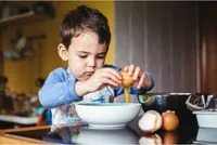 آشپزی کودکان در فصل تابستان، فرصتی برای خلاقیت و یادگیری مهارت‌های جدید در کنار خانواده