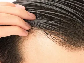 راهکار&zwnj;های از بین بردن چربی موی سر