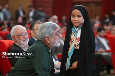 مراسم رونمایی از تقریظ رهبر انقلاب بر کتاب 