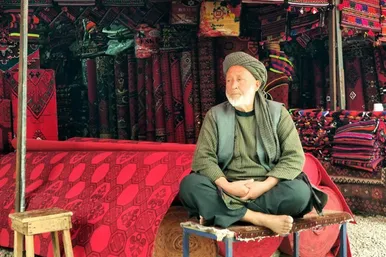 گلیم‌های رنگارنگ بازار میمنه در فاریاب افغانستان
