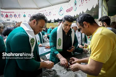 عرض ارادت قهرمانان ورزش ایران در حرم مطهر رضوی