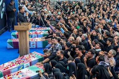 تشییع پیکر مطهر 5 شهید مدافع حرم در مشهد