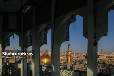 عکس‌هایی از مراسم تعویض پرچم گنبد حرم امام رضا (ع) (۱۷ شهریور ۱۴۰۳)