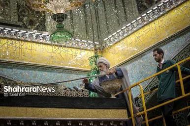 گزارش تصویری | آیین سنتی تعویض پوش ضریح مطهر امام رضا (ع)