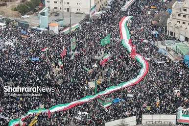 گزارش تصویری | راهپیمایی مردم مشهد در یوم الله ۲۲ بهمن ۱