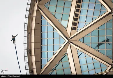 سقوط آزاد از بلندترین سکوی بانجی جامپینگ دنیا در تهران