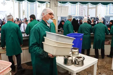 میزبانی قائم‌شهری‌ها از زائران رضوی در چایخانه امام رضا (ع)