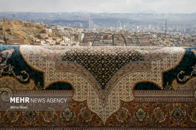 کوچه‌های تبریز خوش رنگ از قالیشویی آخر سال