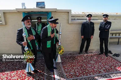 مراسم تعویض پرچم گنبد و پوش ضریح حرم مطهر ثامن الحجج (ع)