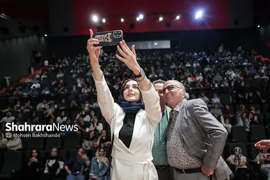 گزارش تصویری | اکران مردمی فیلم «ناجورها» در سینما هویزه مشهد