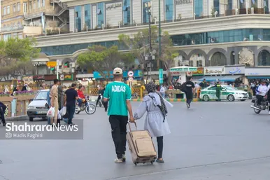گزارش تصویری | زائران نوروزی در خیابان امام‌رضا(ع) مشهد