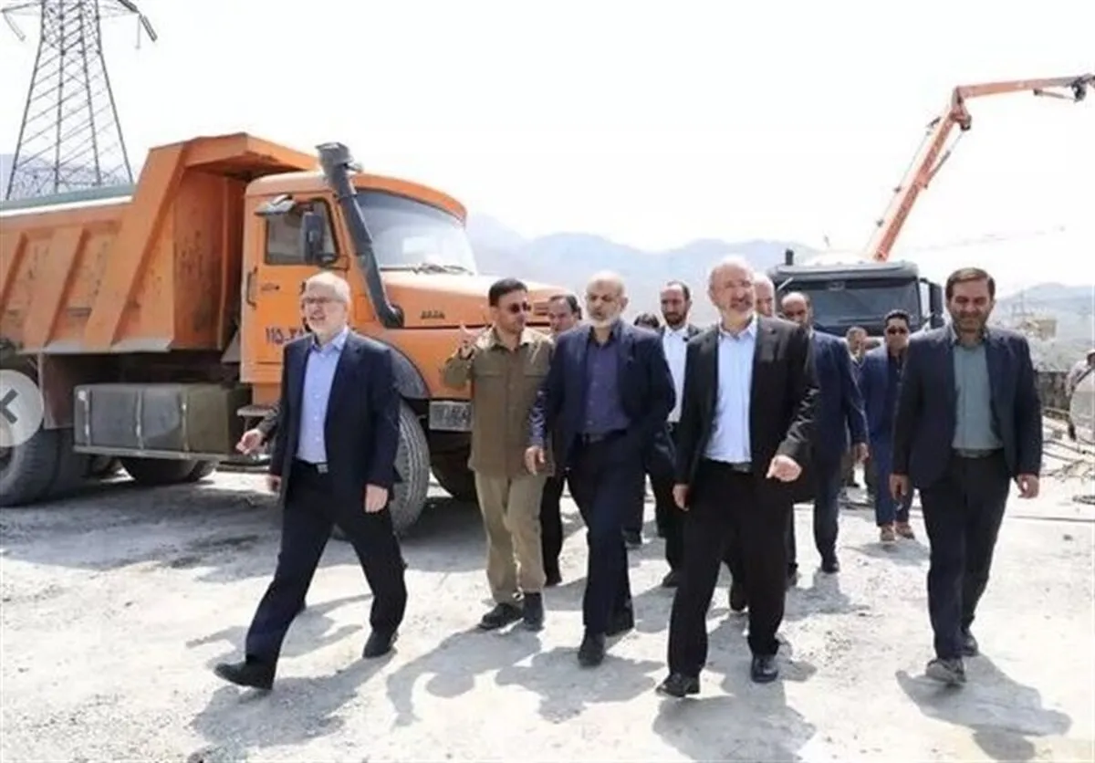 وزیر کشور از مناطق سیل‌زده سیستان و بلوچستان بازدید کرد